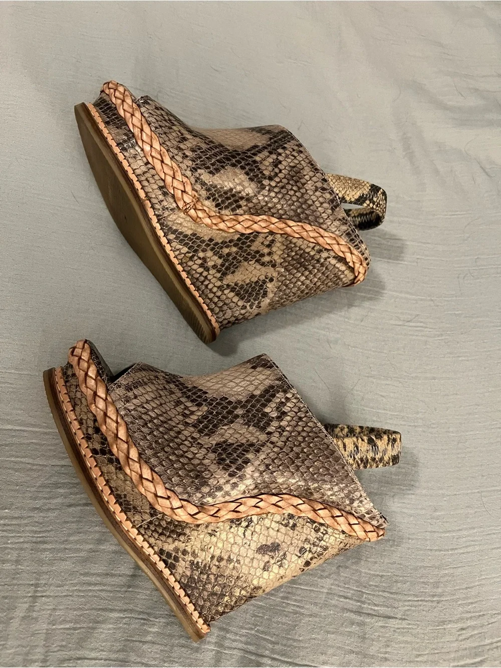 Boutique 9 tall wedge size 6
